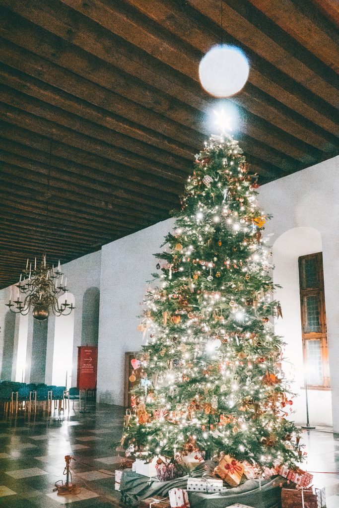 The Christmas tree in the Kronborg Castle ballroom