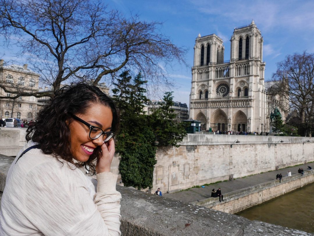 Visiting Paris for only one day may seem crazy, but seeing the top sights is actually possible! Use this itinerary to see the top sights in Paris in only one day. See the Louvre, the Eiffel Tower, Notre Dame, and the Arc de Trimophe!