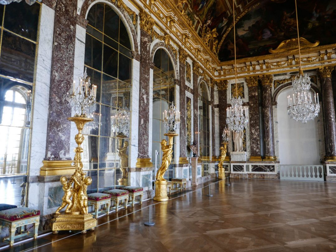 Visiting the Palace of Versailles as a day trip is one of the top things to do in Paris, which is why it can get absolutely packed. Here are some tips and tricks for avoiding the crowds at Versailles.