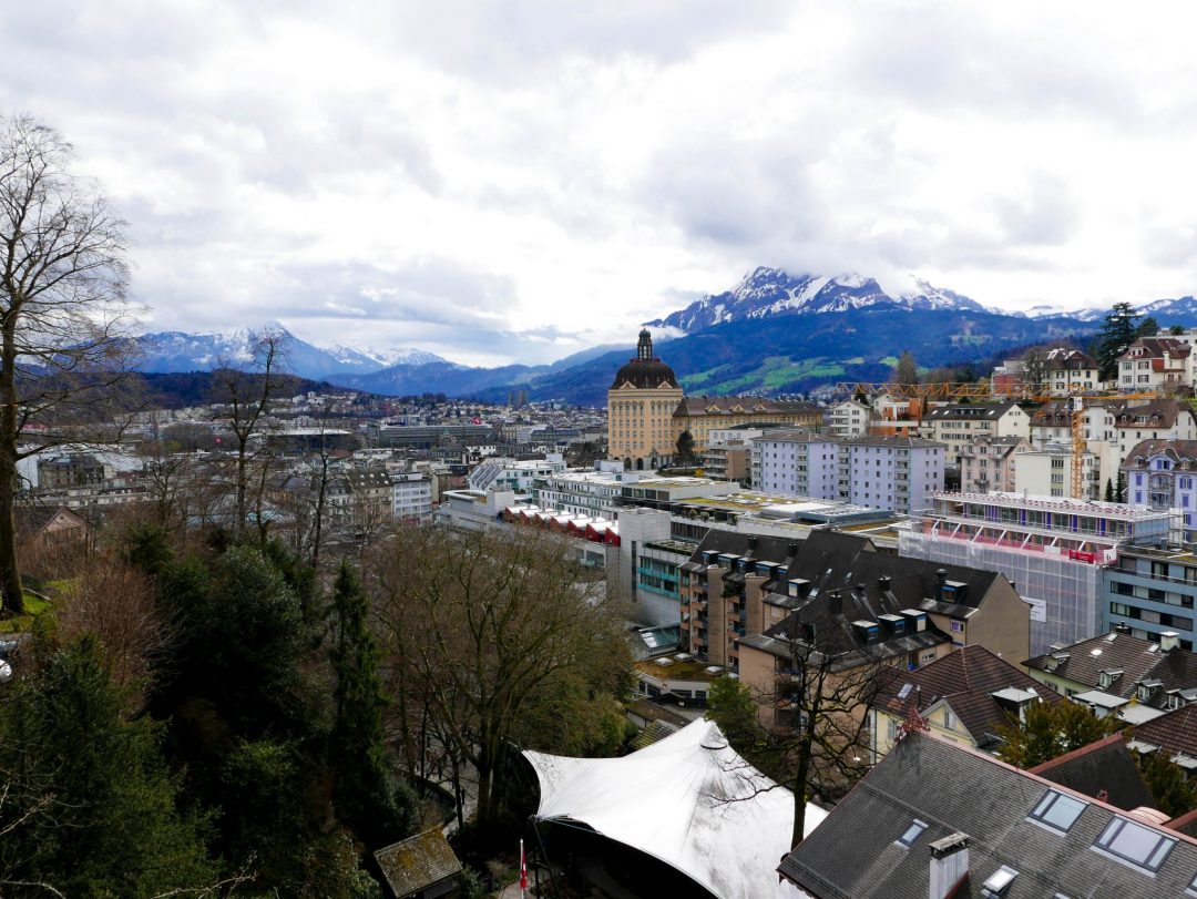 From wandering around the old town to day trips to the mountains, Lucerne, Switzerland is the perfect place to spend a few days. Here are a few suggestions of what to do in Luzern!