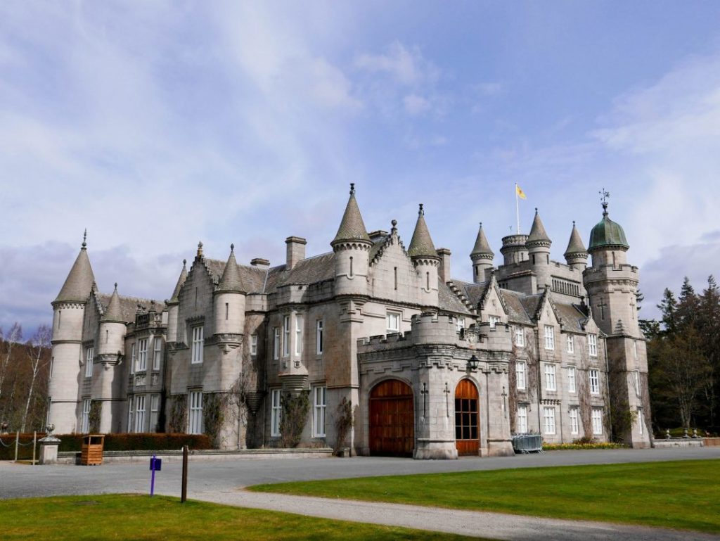 Scottish Castle Hopping // A Day Trip from Home - Addie Abroad