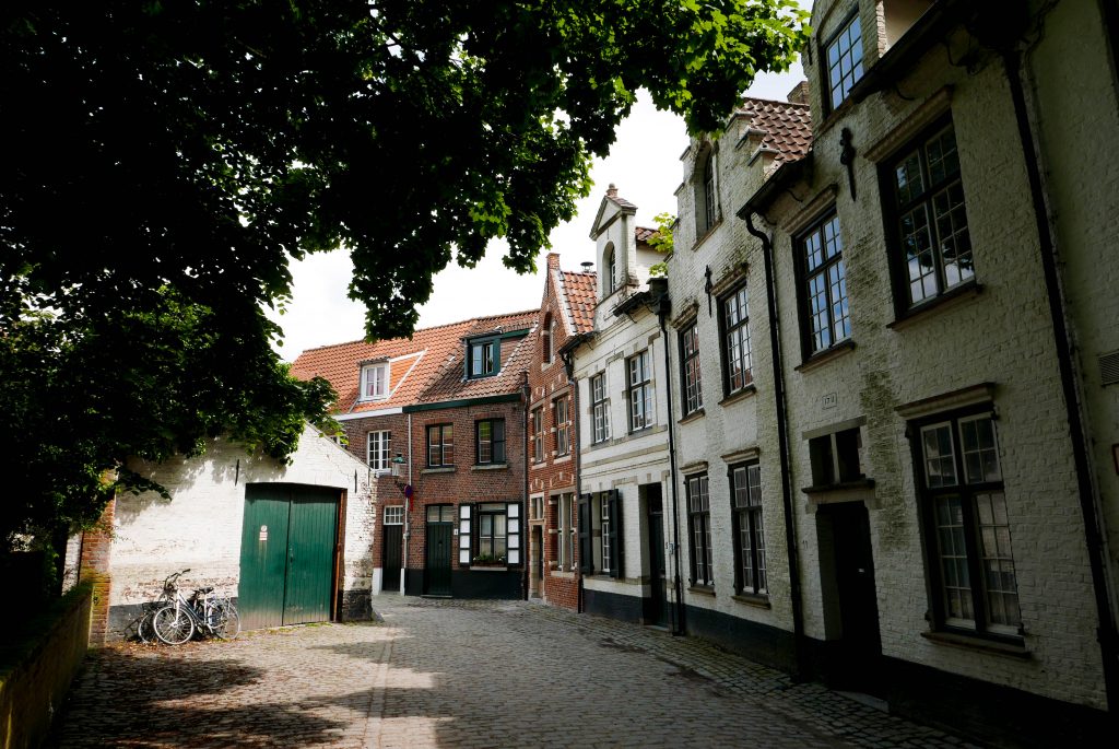 day trip to Bruges Minnewater Park Street